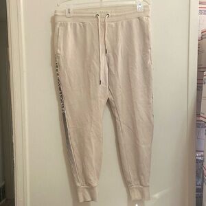 Mens size med Guess cream joggers T23